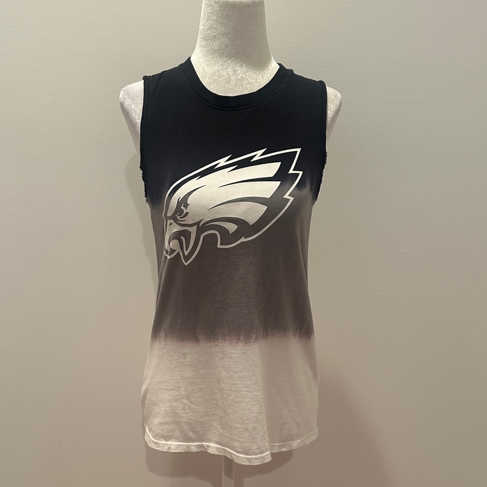 JUNK FOOD Black and White Sleeveless Top with Philadelphia Eagles logo sz Xs